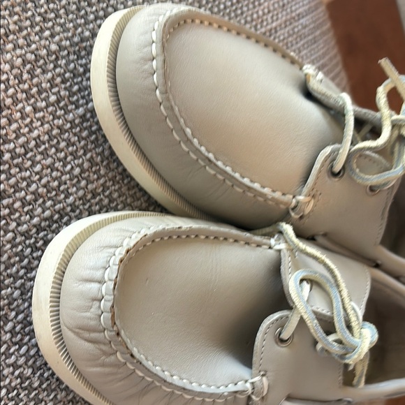 Anchor Bay Cream Boat Shoes with Moccasin Stitching and Rubber Soles - Picture 7 of 9